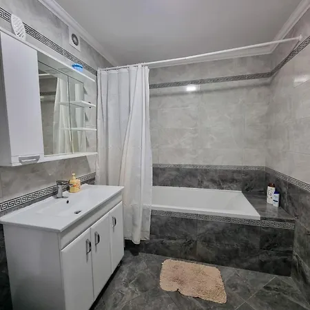 Center Apartment *